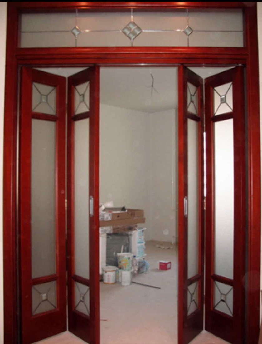 Дверь гармошка с декоративными стеклянными вставками Бердск
